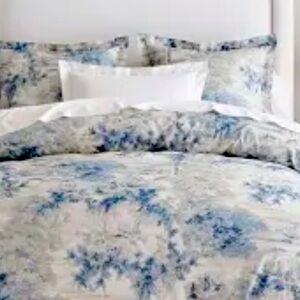 Beautiful like-new Pottery Barn Jardin Toile king duvet